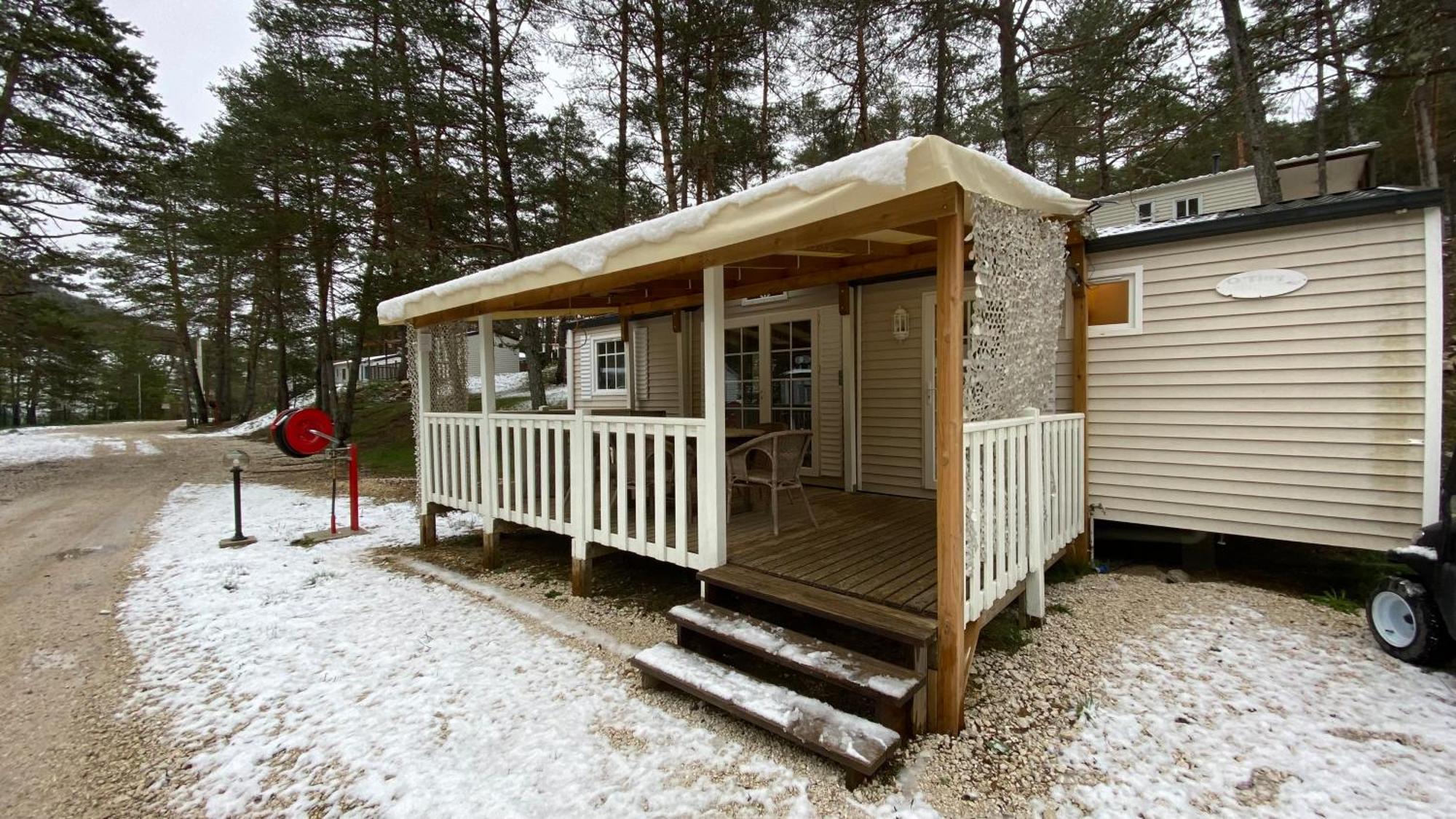Mobilhome Comfort A La Montagne Saint-Auban  Екстериор снимка